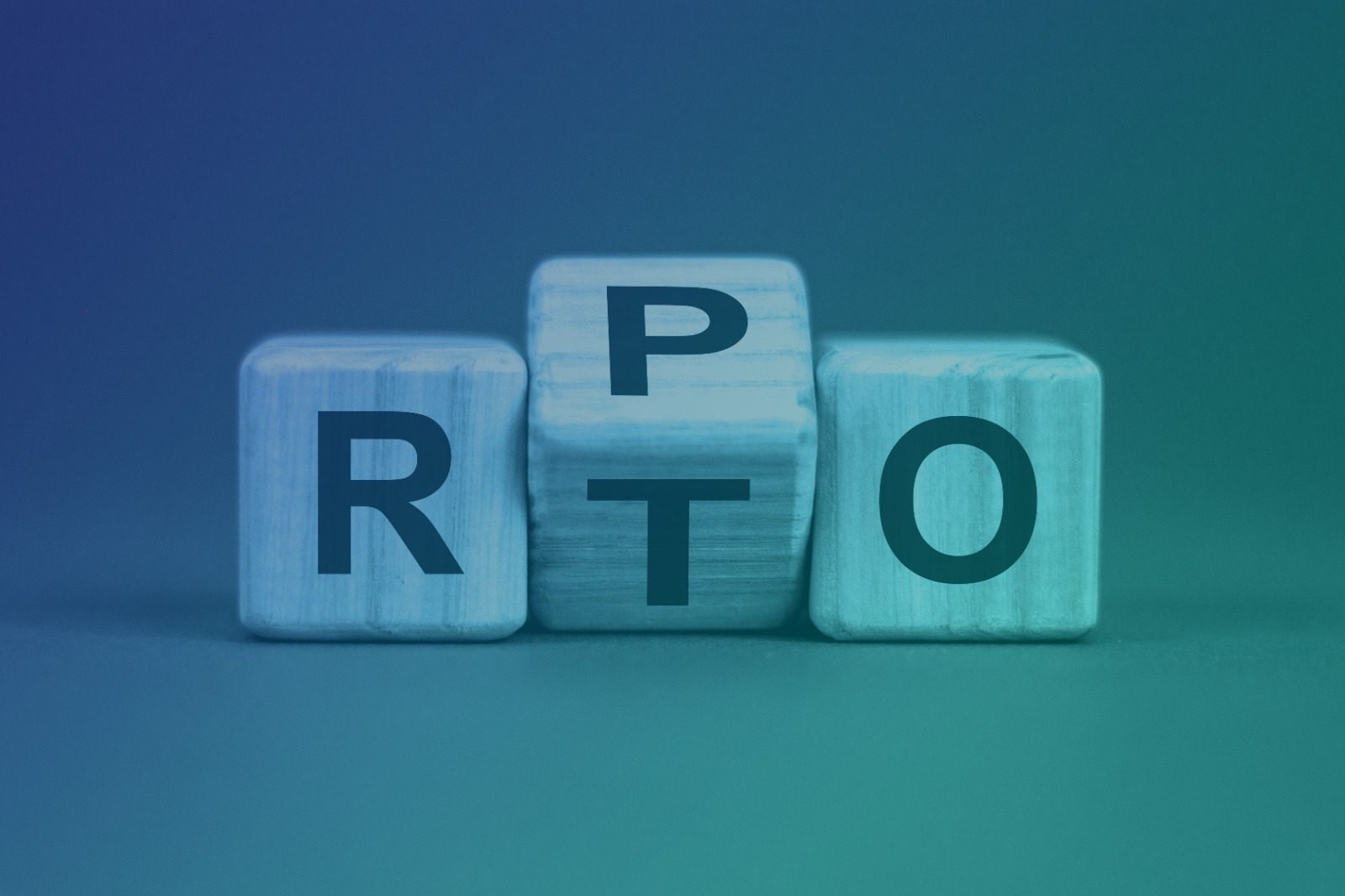Foto de blocos com as letras RPO e RTO